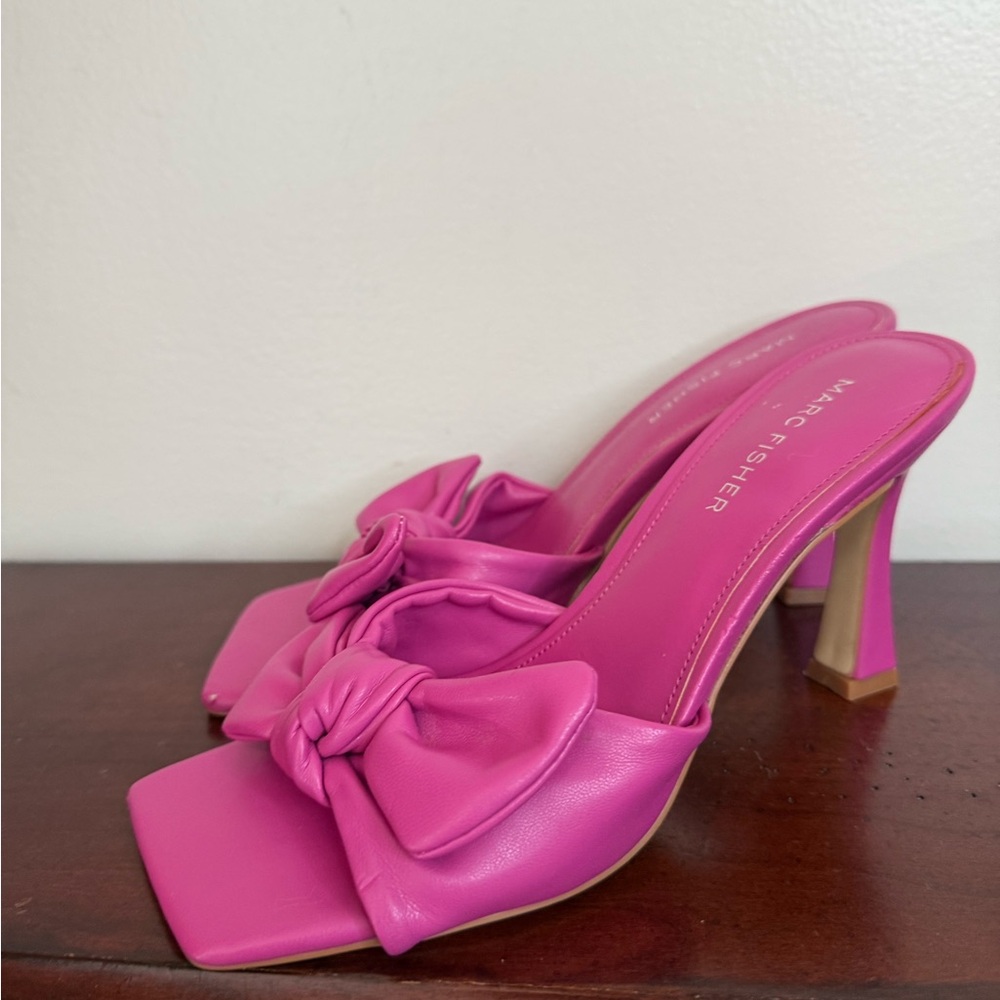 Marc Fisher “Demar” Fuchsia Bow Slide High heels in size 7 - Picture 5 of 11